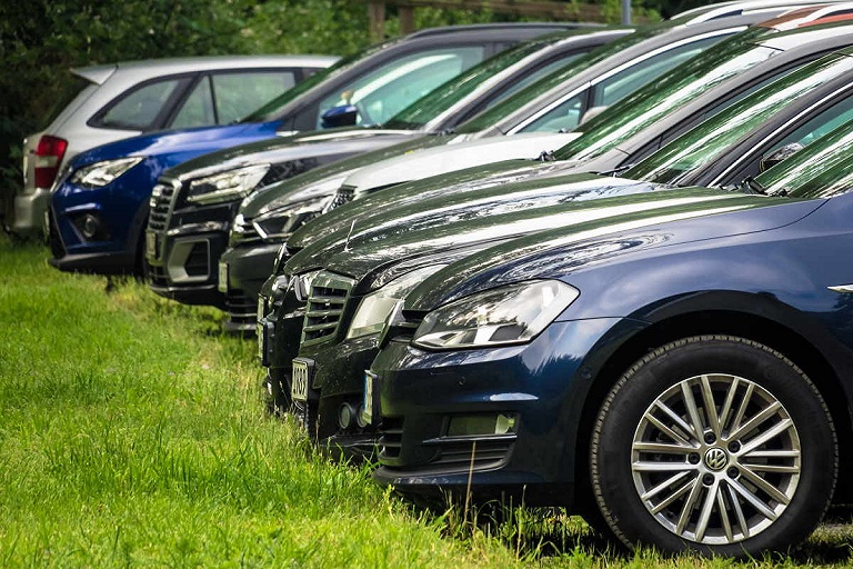 Продажи новых машин в Беларуси упали почти до нуля