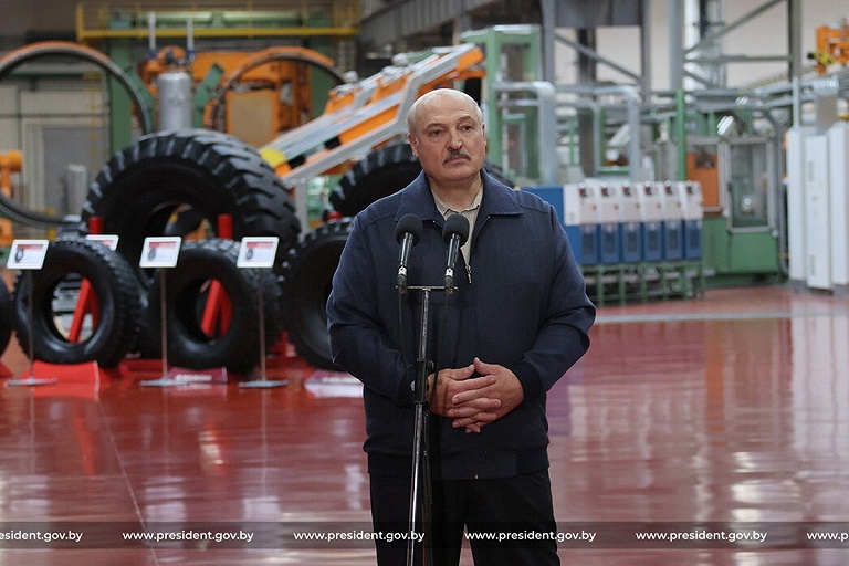 Лукашенко не исключил, что Россия может применить новые виды оружия по Киеву