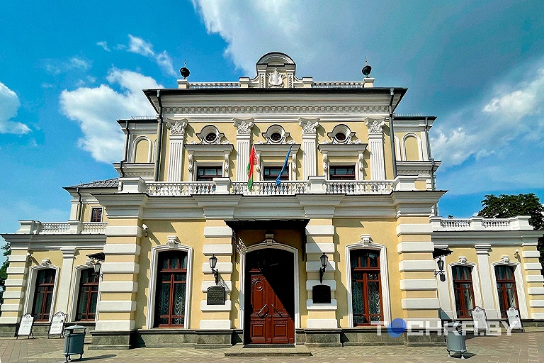 Головченко заявил, что назрела необходимость финансировать театры по-новому