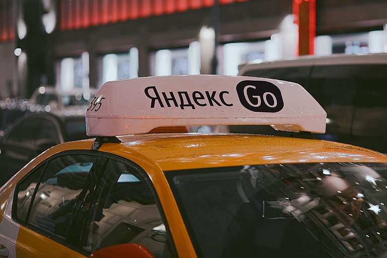 Работа водителем такси со своим автомобилем в Сочи