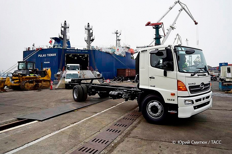 Япония запретит экспорт в Россию грузовых автомобилей и самосвалов