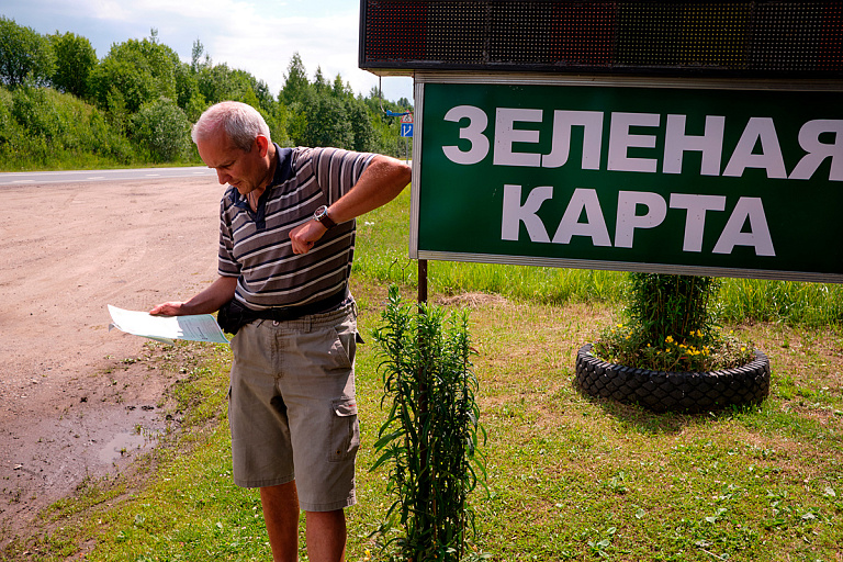 Белорусам перестанут выдавать "Зеленые карты" с 30 июня