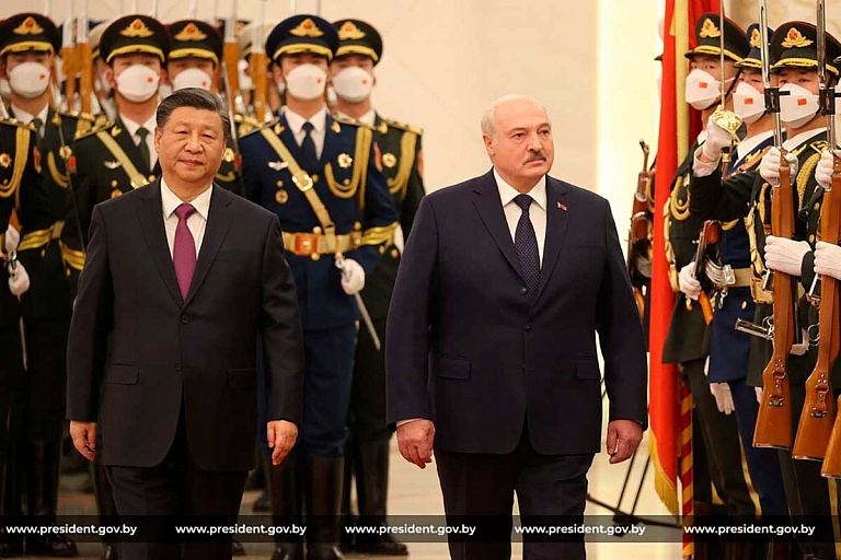 Лукашенко продолжает международное турне – на этот раз летит в Китай