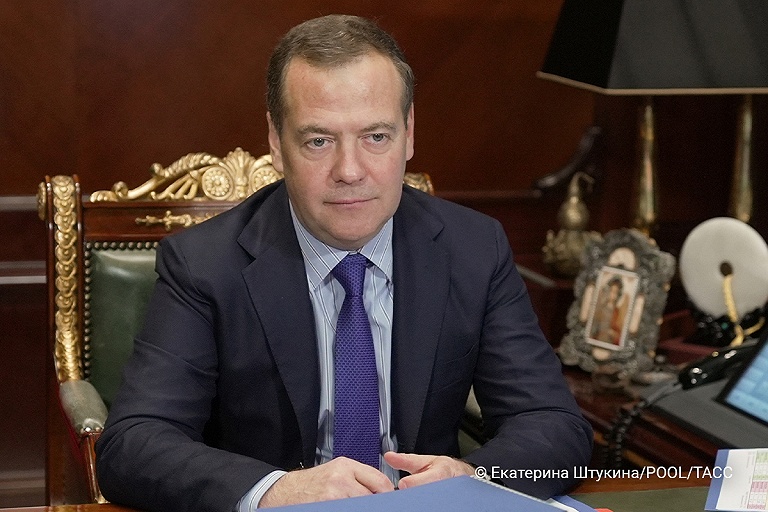 Медведев заявил, что Россия вправе применить ядерное оружие