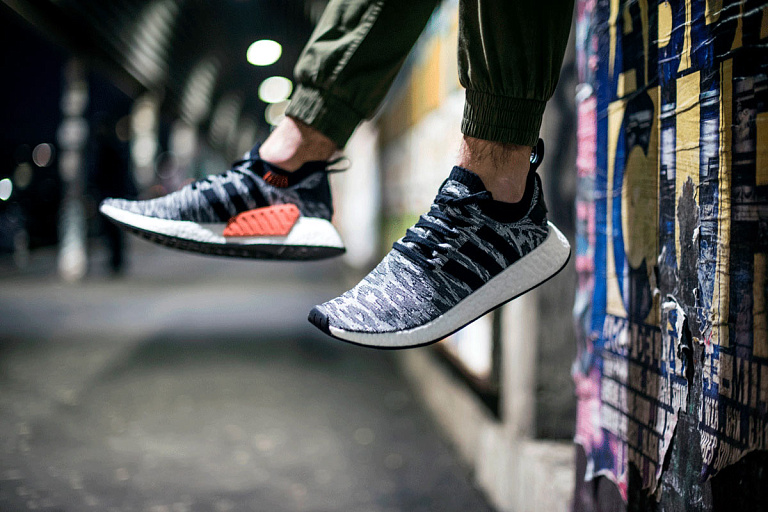 Adidas camo outlet vinyl nmd r2