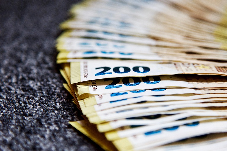 Альфа-банк увеличил ежемесячные лимиты выдаваемой валюты