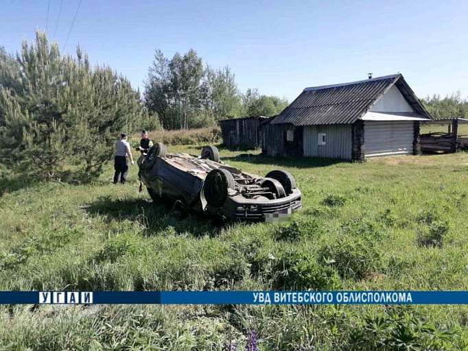 В Докшицком районе легковушка вылетела в кювет: есть погибшие