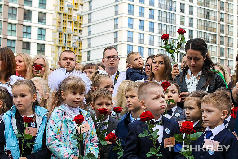 Какие документы нужно собрать родителям первоклассника, напомнили в Минобре