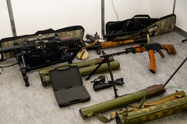 Интерпол озабочен незаконным оборотом оружия из Украины