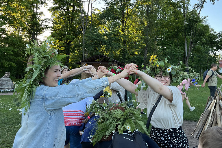 С двухметровым угощением, венками и хороводами: как встречали Купалье в Суле