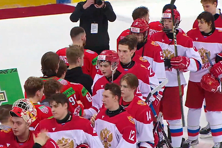 Российские хоккеисты отказались брать призы после проигрыша белорусам