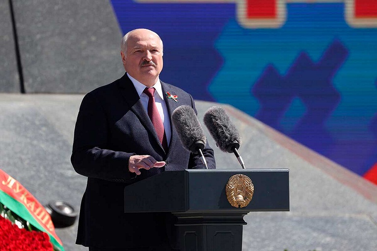 Лукашенко предлагает поделиться с литовцами топливом и удобрениями