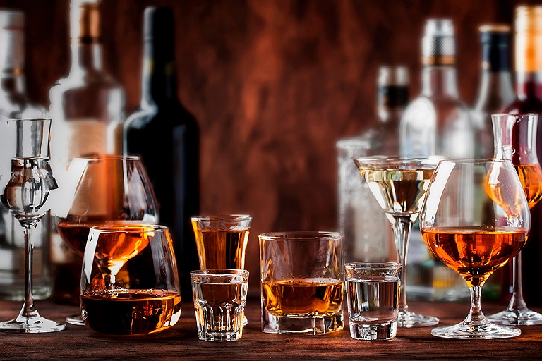 Алкогольные напитки в домашних условиях: 18 проверенных идей к праздникам