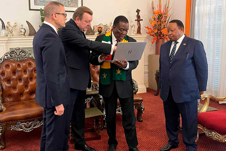 Белорусский ноутбук дошел и до Зимбабве – вот кто получил его первым
