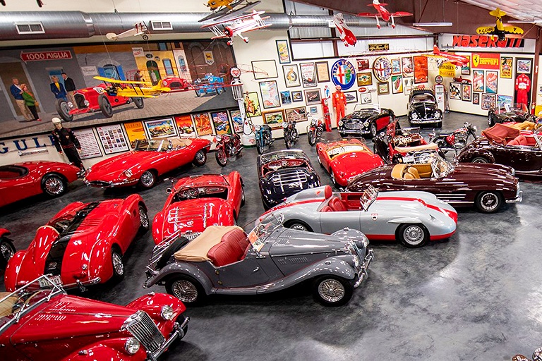 Целый склад редких автомобилей продадут на аукционе за $20 миллионов
