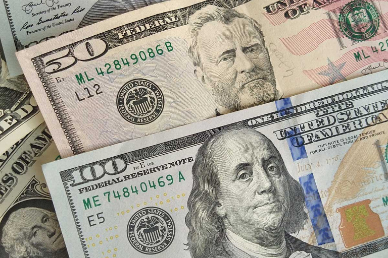 Доллар серьезно подорожал перед выходными на торгах БВФБ