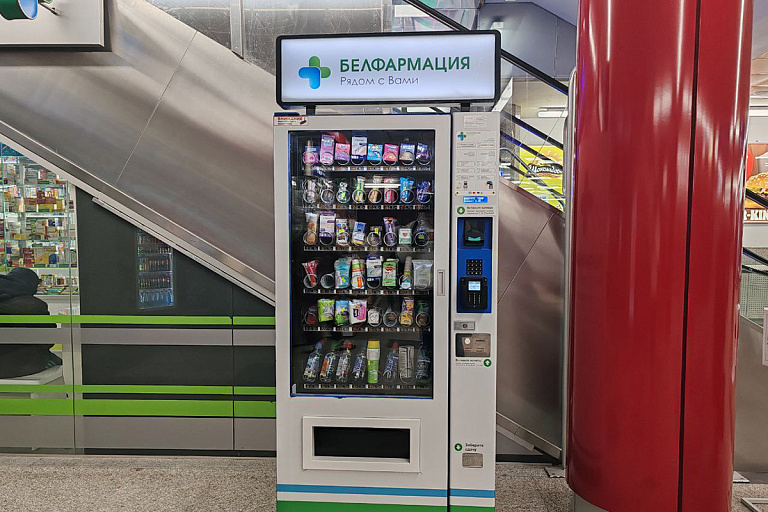 Выдают презервативы и гематоген: новые аптечные автоматы в Минске – фото