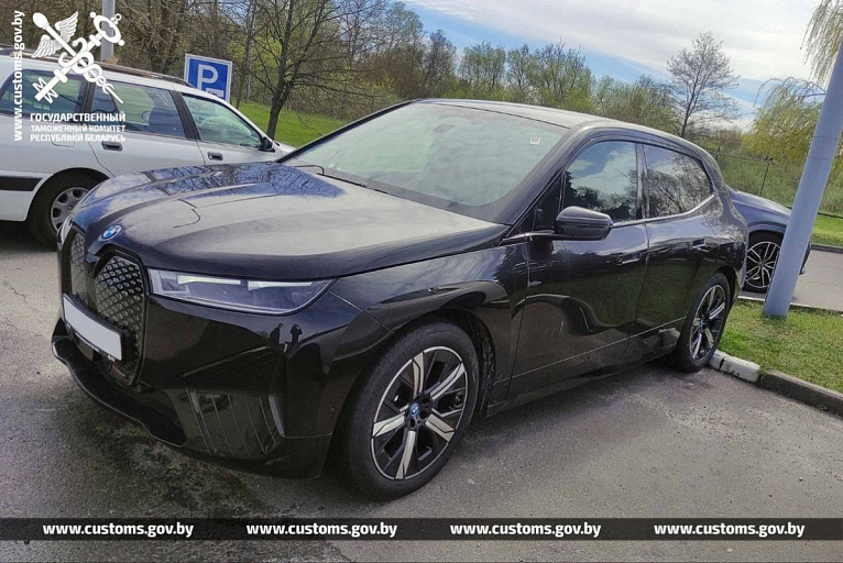 В Беларусь пытались ввезти дорогие автомобили по заниженной стоимости