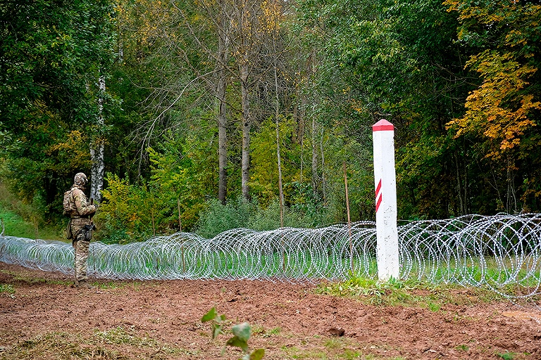 Латвия продлила режим ЧС на границе с Беларусью до февраля