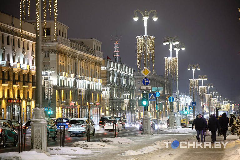 В Минске включили праздничную иллюминацию