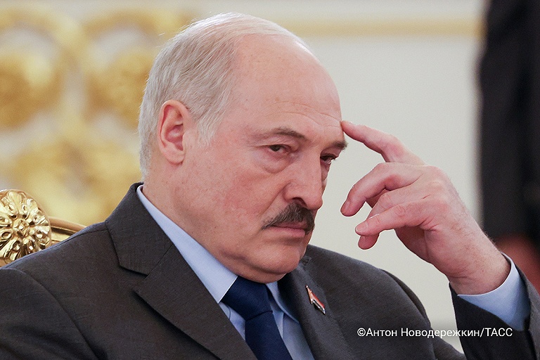Лукашенко дал белорусское гражданство 463-м украинцам