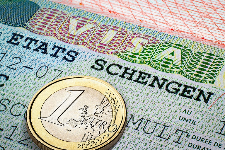 Тысяча рублей за шенген: специалисты рассказали, как белорусам получить визу