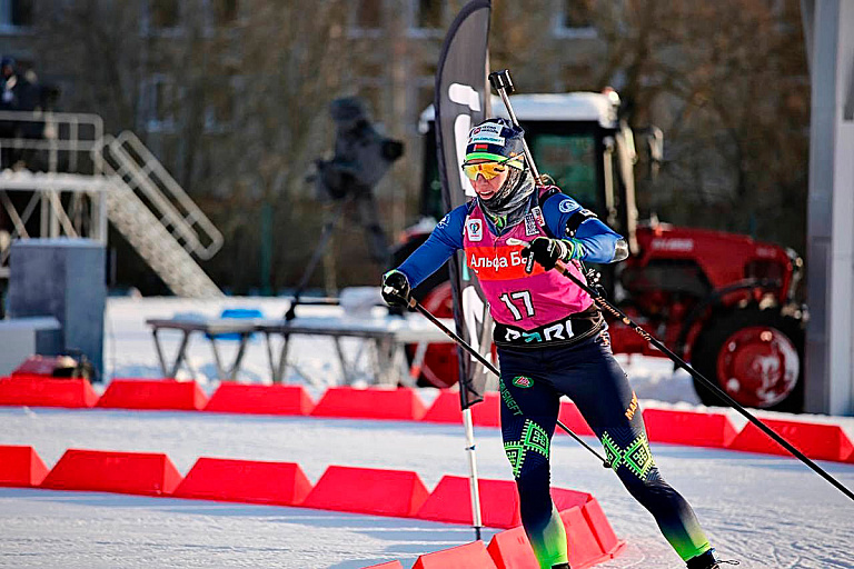 Анна Сола взяла серебро на российском чемпионате по биатлону