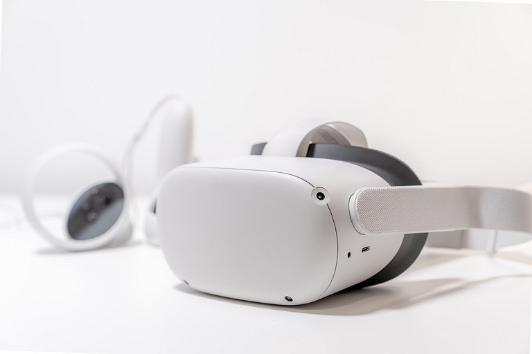 Виртуальные радости: в США создали VR-шлем для поцелуев