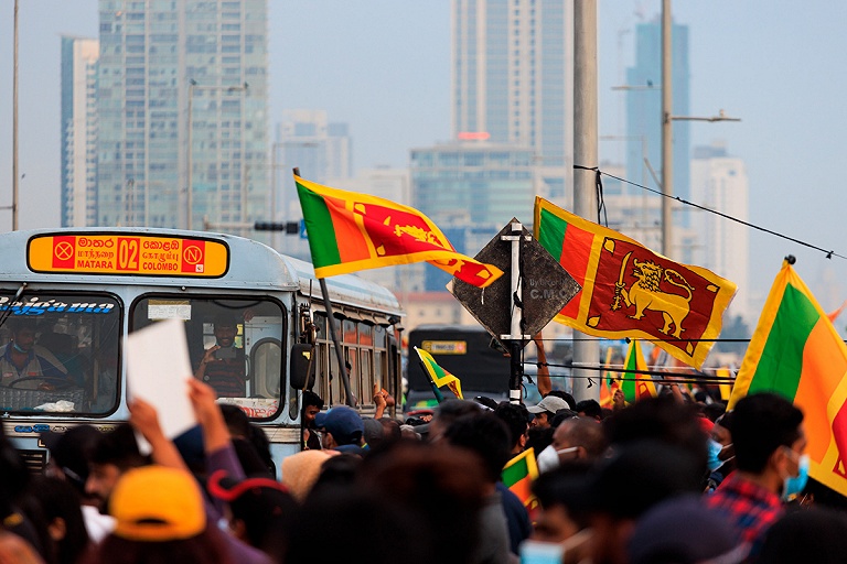 Демонстранты на Шри-Ланке не хотят покидать президентский дворец