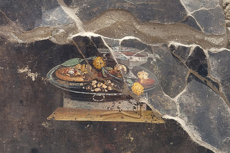 Как выглядела древняя пицца – в Помпеях нашли фреску с изображением