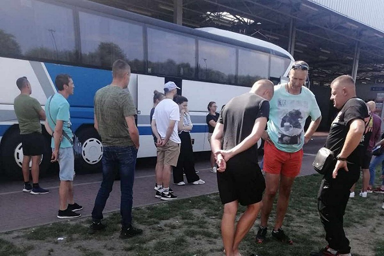 В дороге у белорусов сломался рейсовый автобус – ночь они провели на АЗС