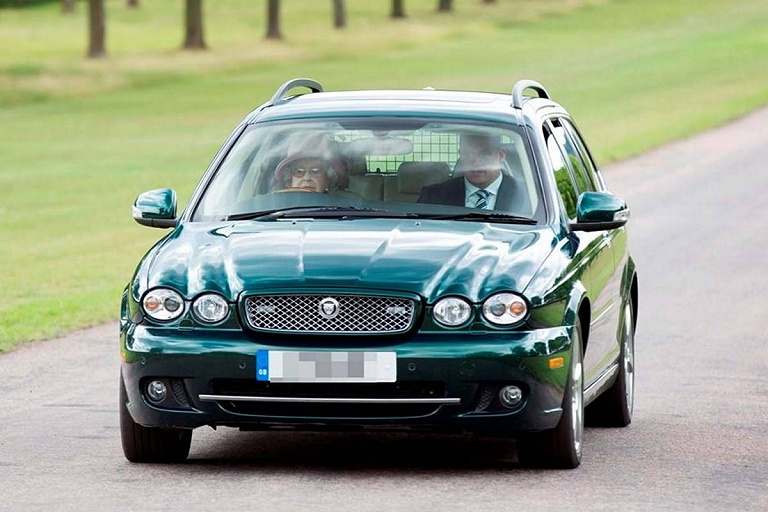 Автомобиль  Елизаветы II Jaguar X-Type Estate уйдет с молотка