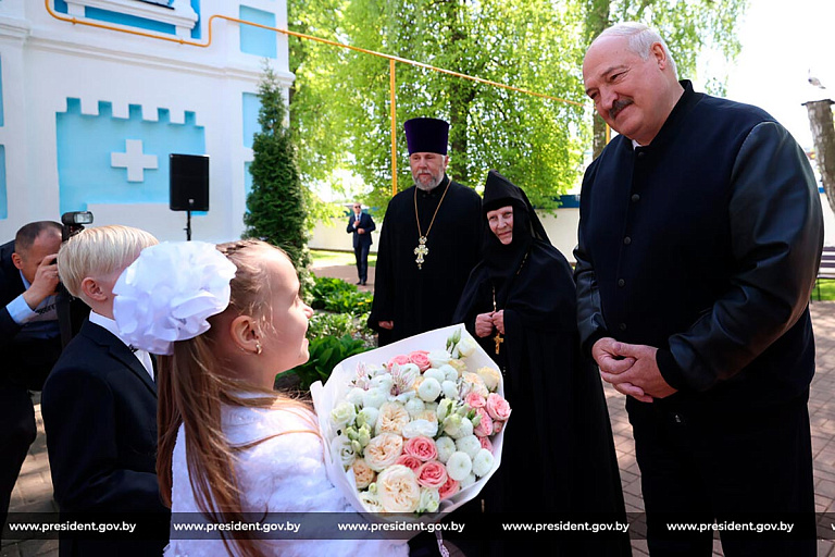 Праздник – в сердцах: Лукашенко встретил Пасху в Орше
