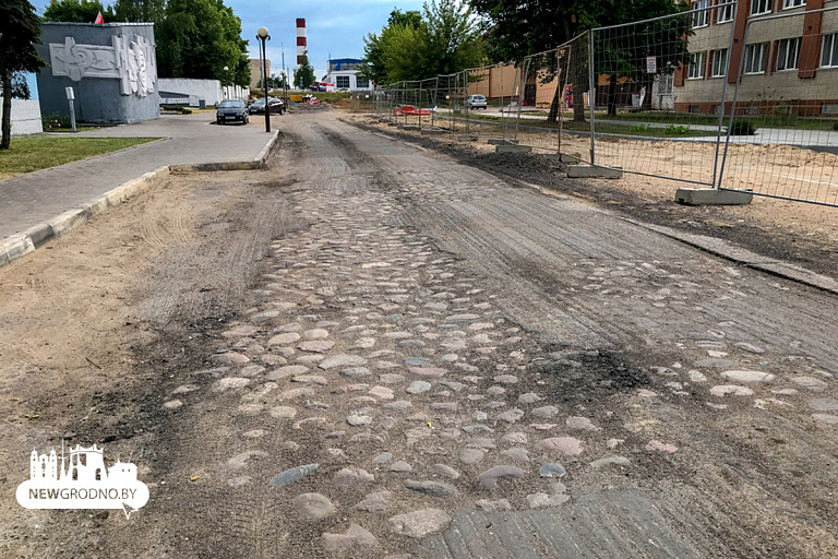 Дорожники в Гродно "копнули" в прошлое города – нашли старинную брусчатку