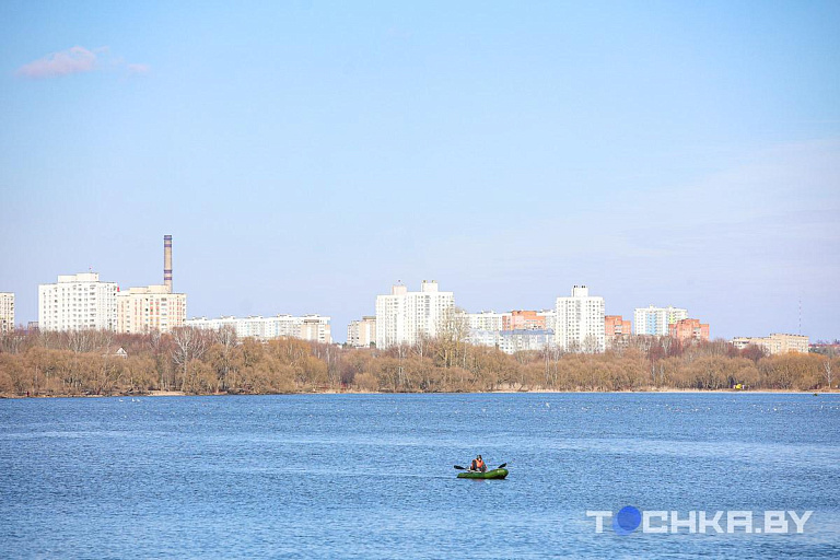 Двое мужчин перевернулись на лодке - один погиб