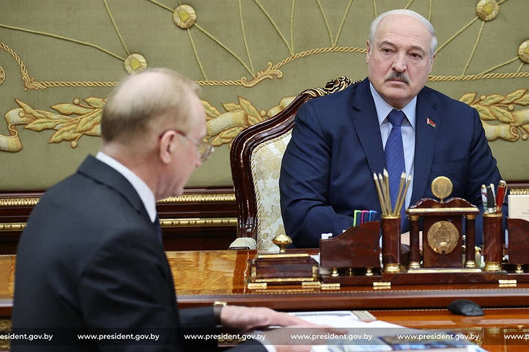 Лукашенко допустил, что отток кадров из IT-сферы в Беларуси "немалый"