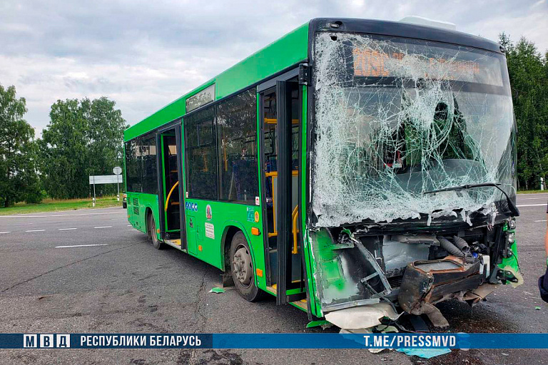 В Пинском районе столкнулись два автобуса