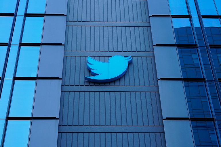 Акционеры Twitter одобрили сделку по продаже компании Илону Маску
