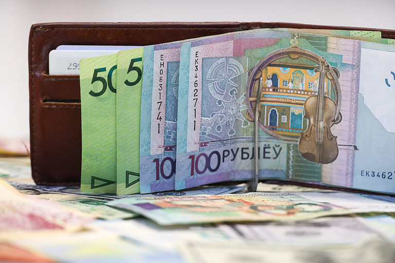Долги белорусов перед банками стремительно растут: за год почти на Br4,5 млрд