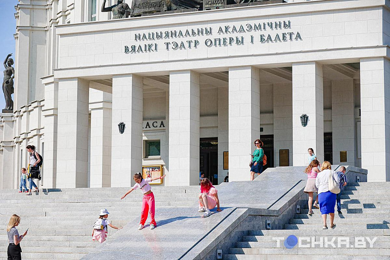 Большой для самых маленьких: в Оперном театре провели праздник для детей