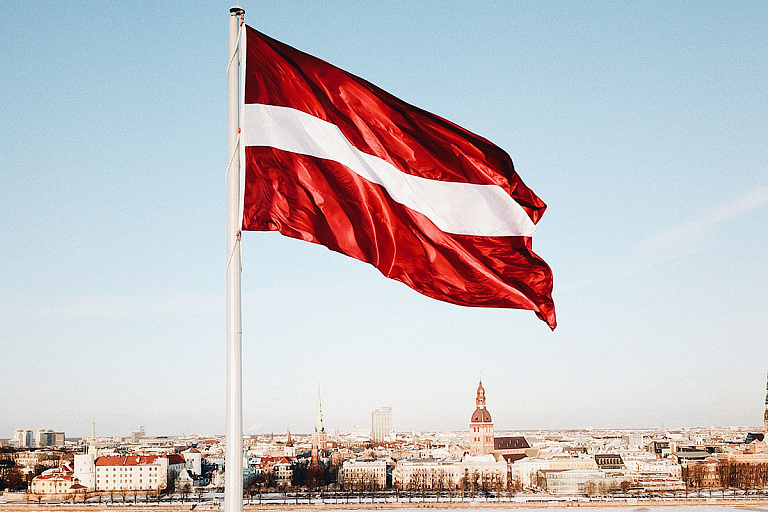 Латвия расторгает договор с Беларусью о взаимных поездках