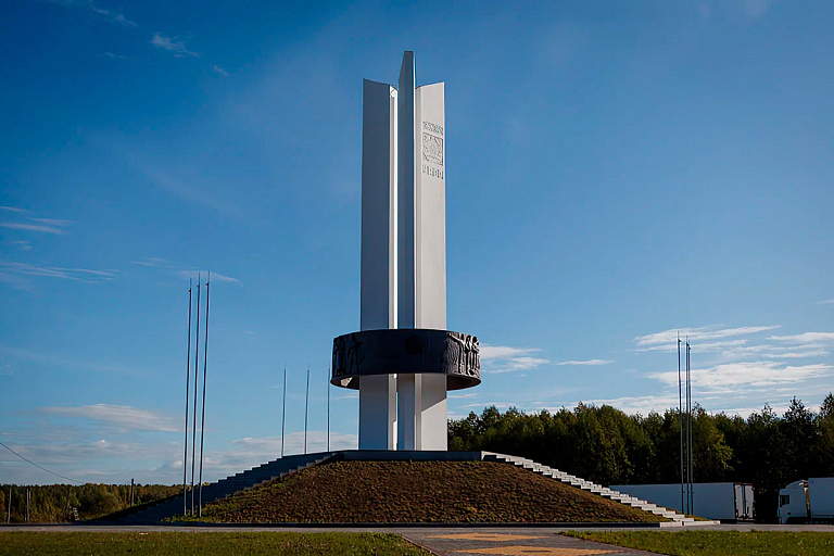Украина сняла с учета монумент "Три сестры" на границе с Беларусью и Россией