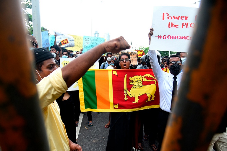 Президент Шри-Ланки покинул страну, но намерен туда вернуться – СМИ