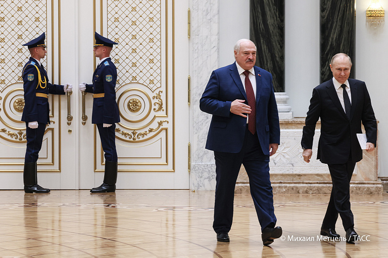 Ядерное оружие, экономика, Украина: о чем Лукашенко и Путин говорили в Минске