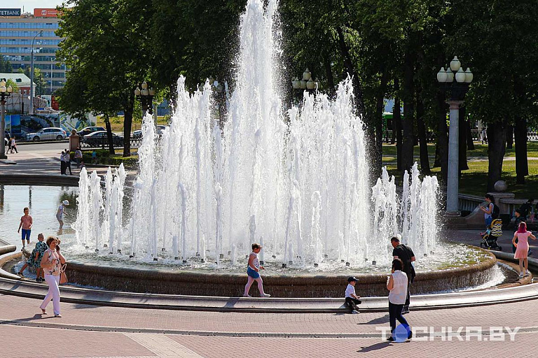 Можно ли купаться в фонтанах, рассказали в милиции