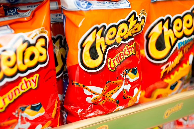 В Канаде установили памятник в честь крошек от палочек Cheetos