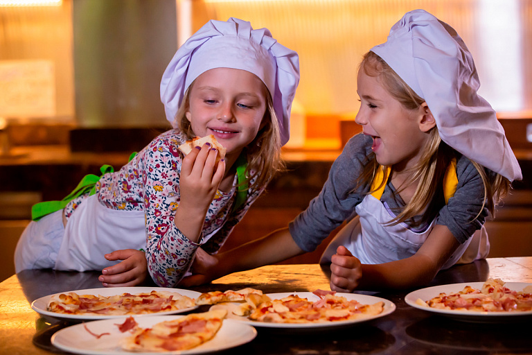 Пицца и кейк-попсы: школьные повара проведут для детей мастер-классы