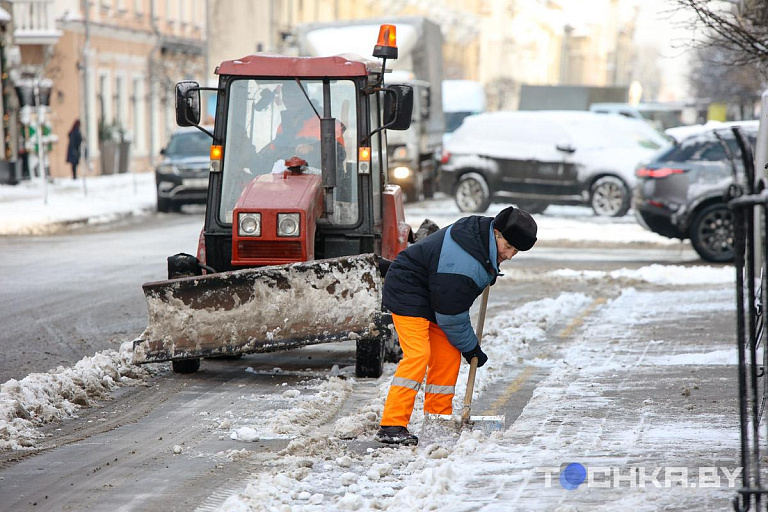 В Минске хотят посыпать дороги менее агрессивными противогололедными смесями