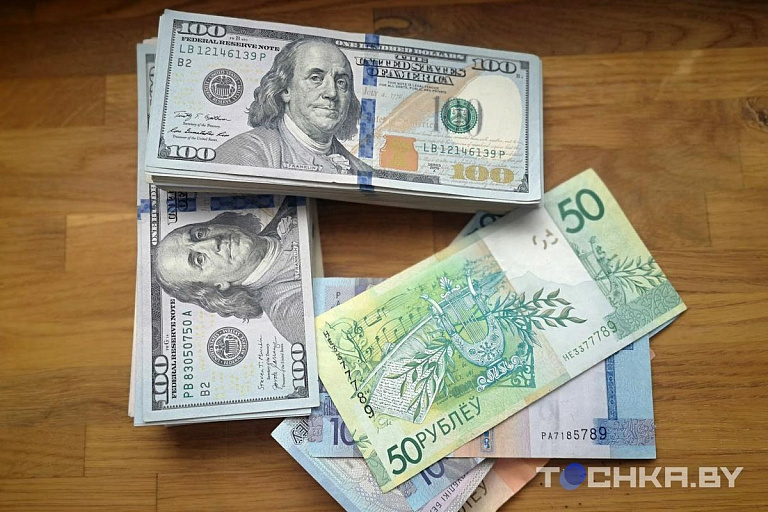 В начале недели белорусский рубль ослаб ко всем валютам