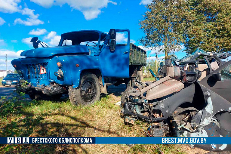В Барановичском районе грузовик ГАЗ не уступил BMW – есть погибший